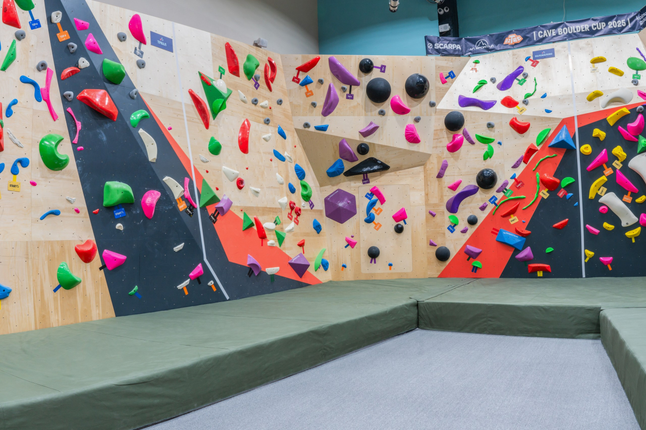 Скалодром Aztec для скалолазного центра "Cave Boulder"