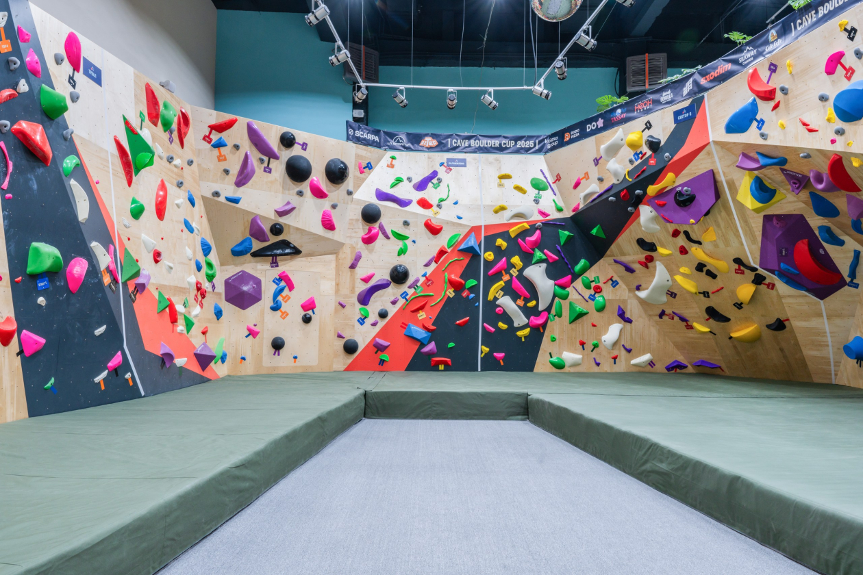 Скалодром Aztec для скалолазного центра "Cave Boulder"